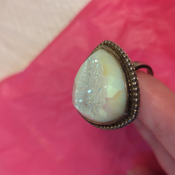 Druzy Quarts ring size 7 😍 - Picture 4 of 6